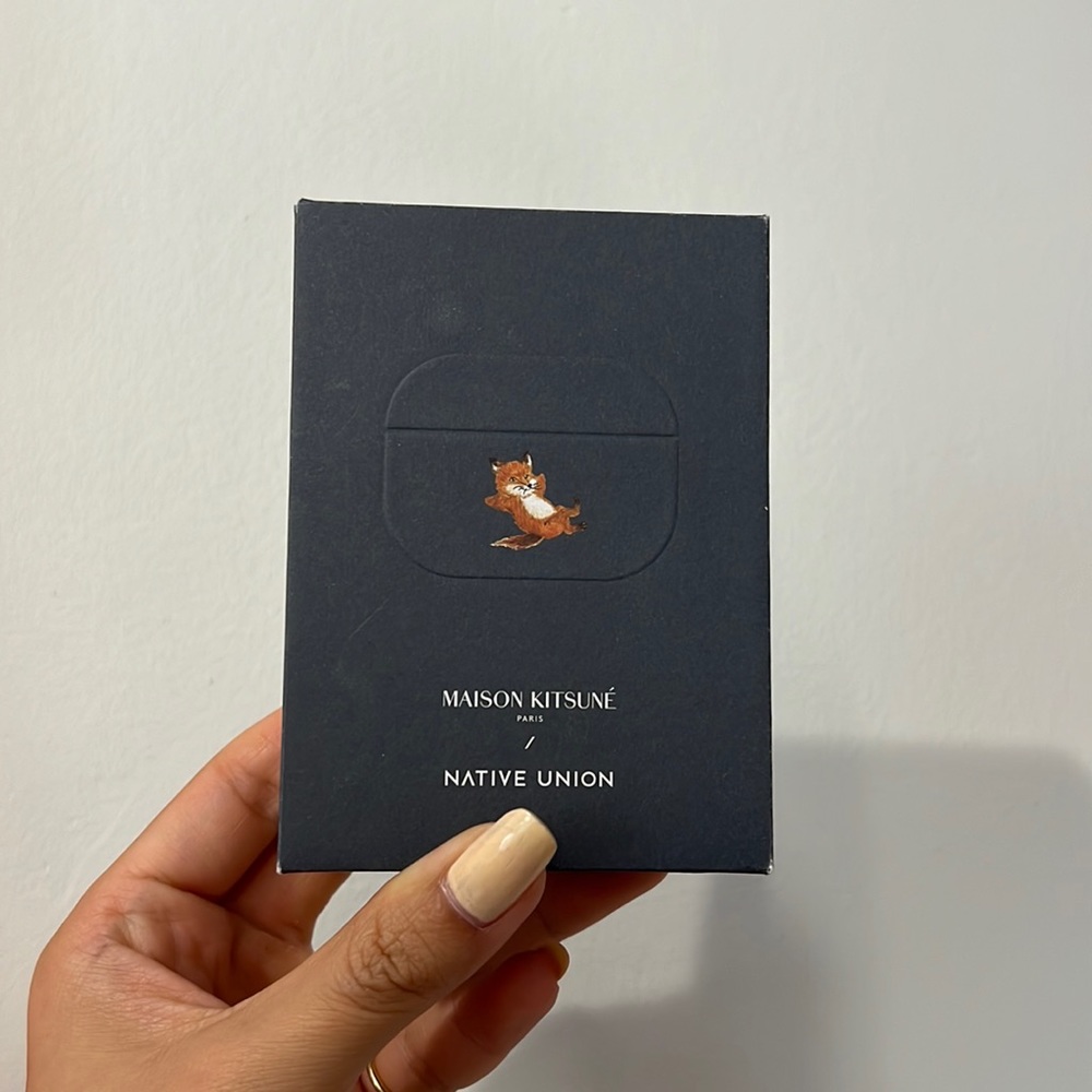 Maison kitsune / Native Union AirPod pro case RARE LIMITED